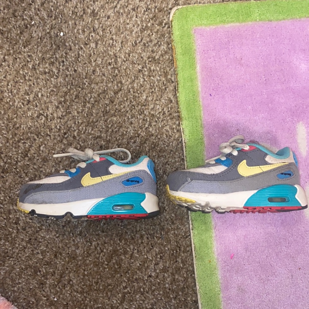 Colorful Nike air max for Toddlers .